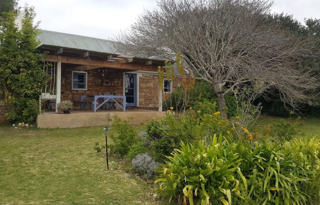 Apple-Tree-Cottage-at-Wild-Olive-Guest-Farm-In-Stilbaai
