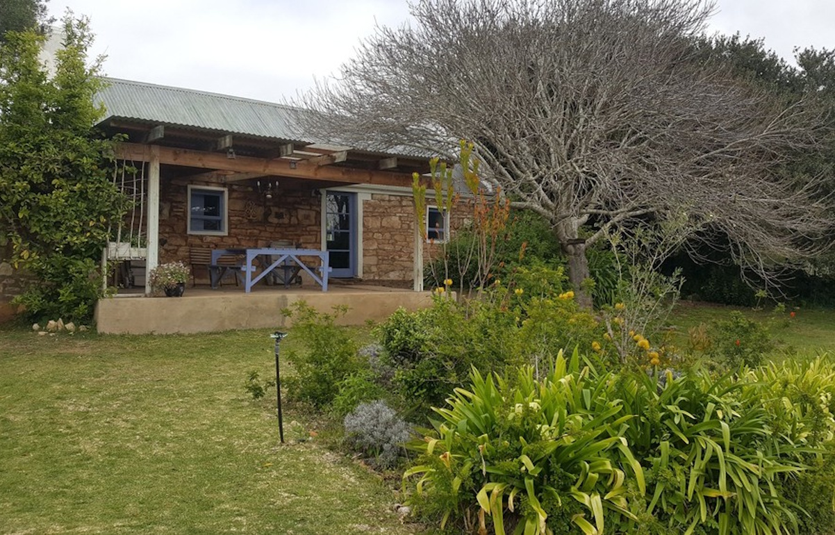 Apple-Tree-Cottage-at-Wild-Olive-Guest-Farm-In-Stilbaai