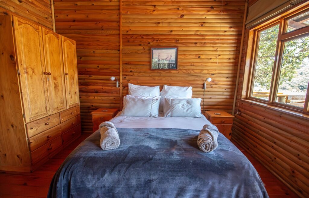 Sunbird Chalet - Wild Olive Guest Farm Bedroom