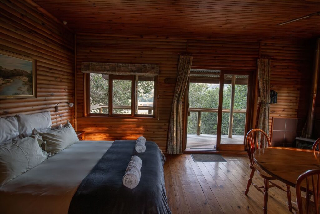 Wild Olive Guest Farm - Hoopoe Chalet Bedroom