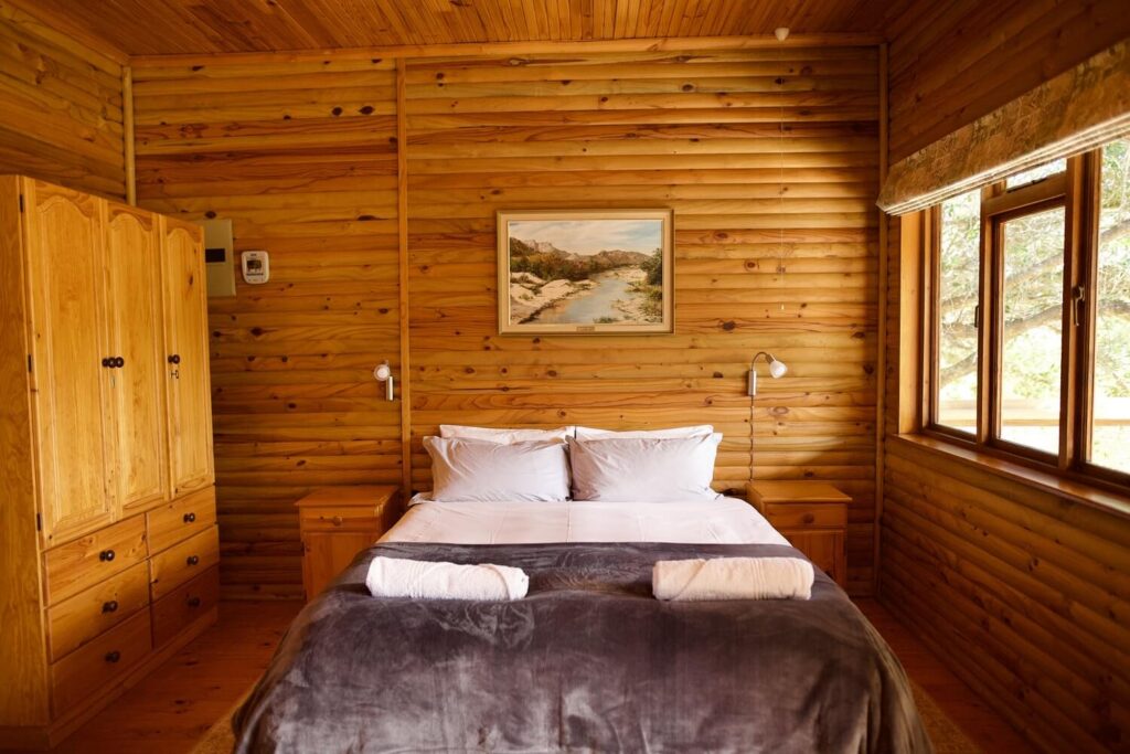 Wild Olive Guest Farm - Hoopoe Chalet Bedroom