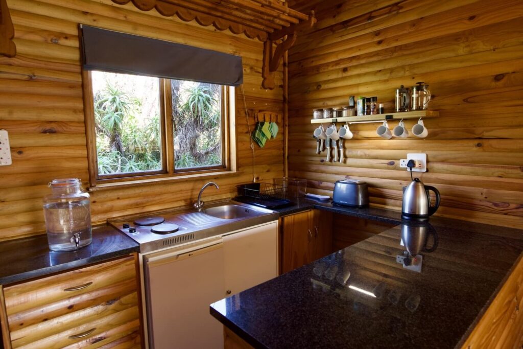 Wild Olive Guest Farm - Hoopoe Chalet kitchen