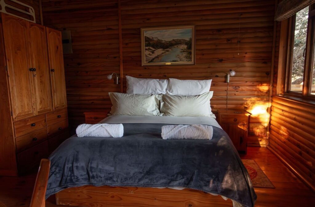 Wild Olive Guest Farm - Hoopoe Cottage Bedroom