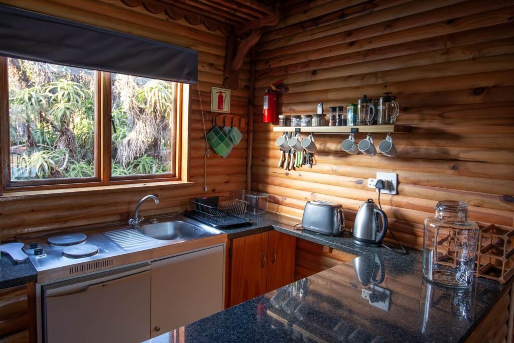 Wild Olive Guest Farm - Hoopoe Chalet Kitchen